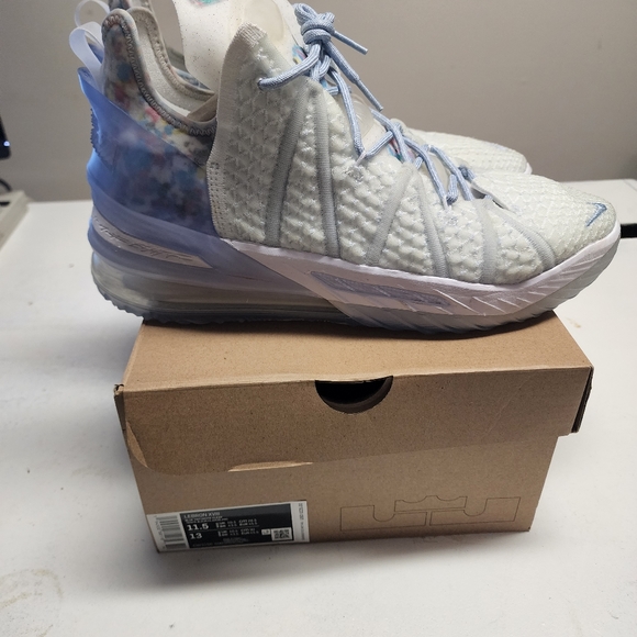 Lebron XVIII Blue TINT/WHITE-Clear - Picture 2 of 4
